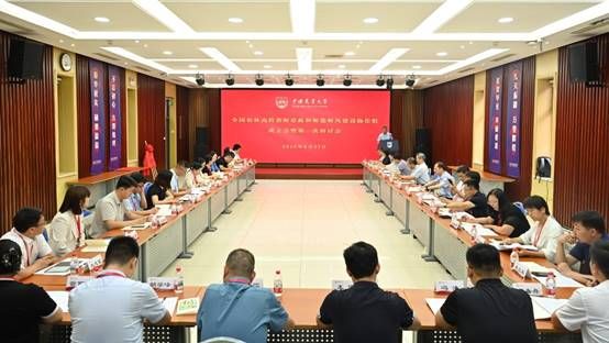 会议室里的人们 AI 生成的内容可能不正确。