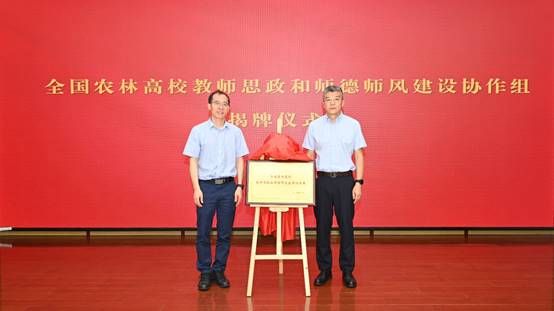 人的照片上写着字 AI 生成的内容可能不正确。